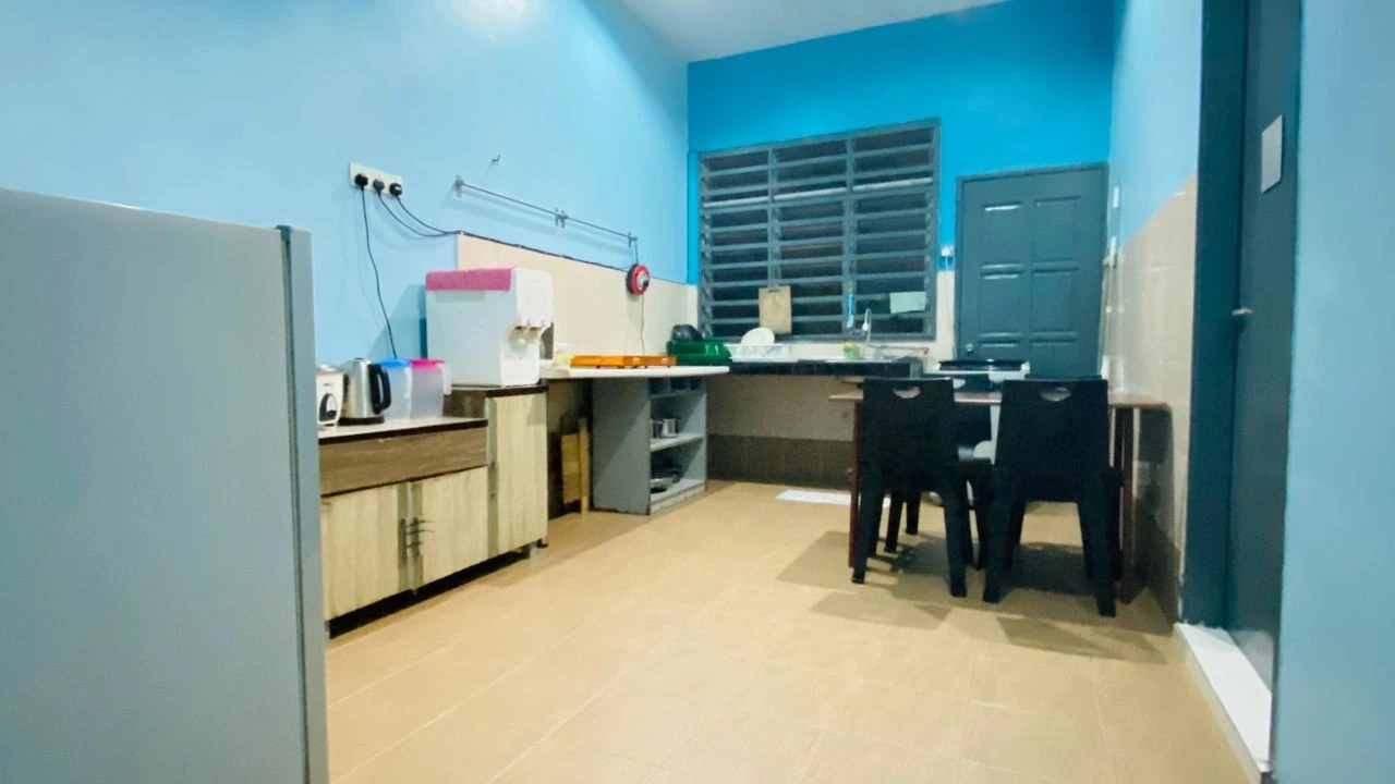 dapur pertama homestay indera mahkota type b